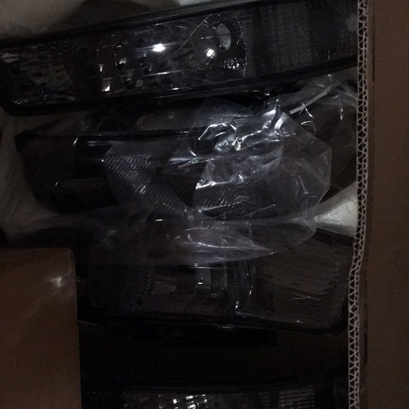 Grill in black gloss and smoked headlights housing - Picture 2 of 5